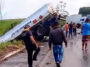 Motorista de Van morre após colisão com caminhão tanque na BR-101, entre Teixeira de Freitas e Itamaraju