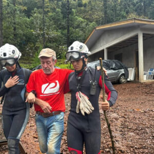 Bombeiros baianos auxiliam no resgate de vítimas na região de Caxias do Sul