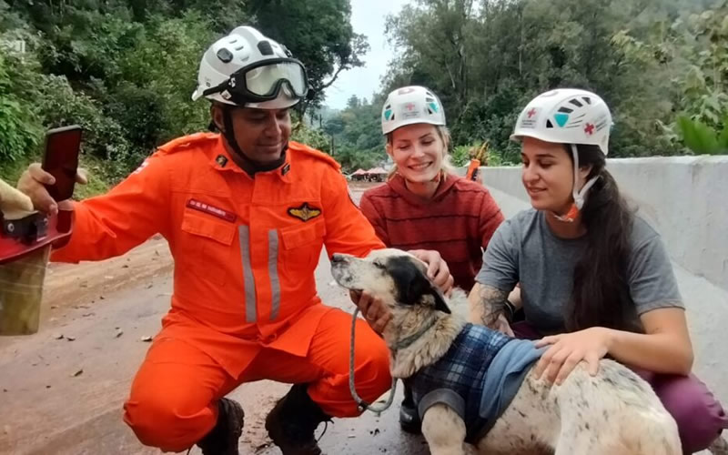 Bombeiros baianos auxiliam no resgate de vítimas na região de Caxias do Sul