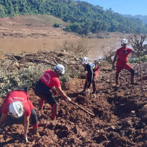 Em cinco dias de atuação, Bombeiros da Bahia resgatam mais de 212 pessoas e 20 animais no RS