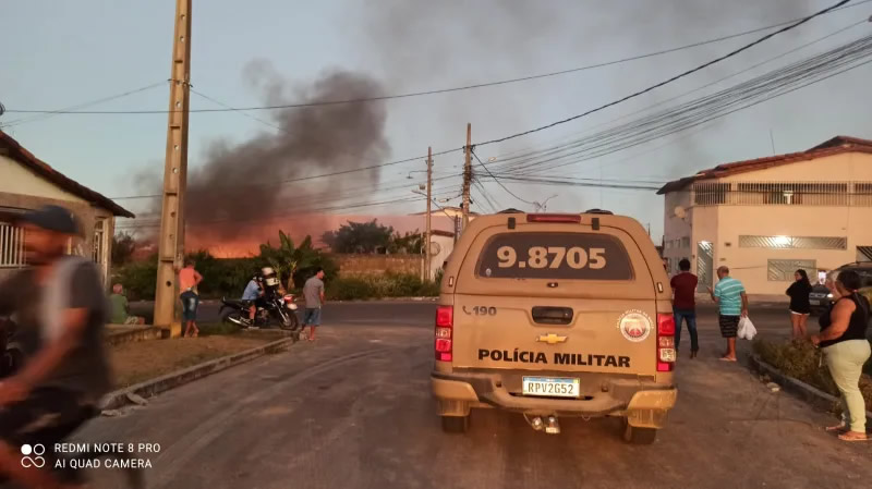 Depósito da Coelba pega fogo em Teixeira de Freitas