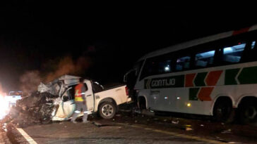 Casal que saiu de Teixeira de Freitas morre após colisão entre caminhonete e ônibus na BR-101 em Itamaraju