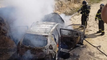 Suspeitos de roubar carro capotam veículo durante perseguição policial; um é baleado e preso