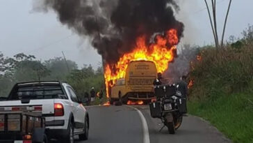 Duas pessoas morrem em batida entre moto e ônibus escolar no sudoeste da Bahia