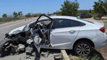 Motoristas ficam feridos após colisão frotal entre dois veículos da BR-101 em Itamaraju