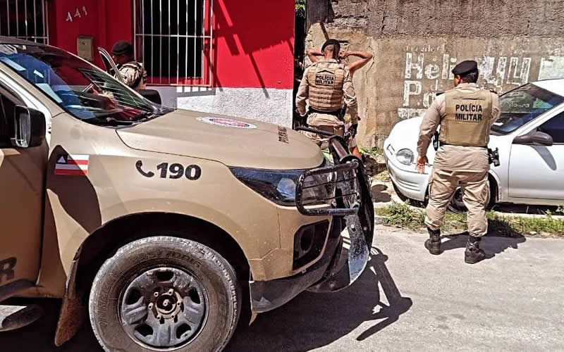 Polícia prende mulher grávida que teria simulado sequestro para tentar libertar líder de facção criminosa em Caraíva