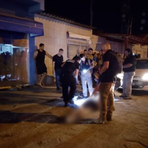 Motoqueiros executam transeunte a tiros na plena via pública em Teixeira de Freitas