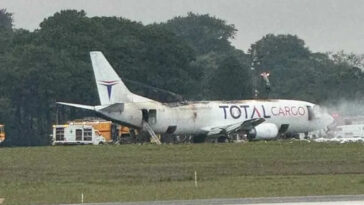 Avião pega fogo durante voo e faz pouso de emergência em SP