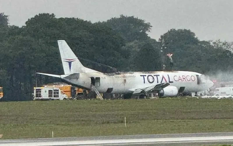 Avião pega fogo durante voo e faz pouso de emergência em SP