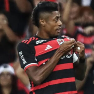 Bruno Henrique é acordado em casa por agentes da PF em operação