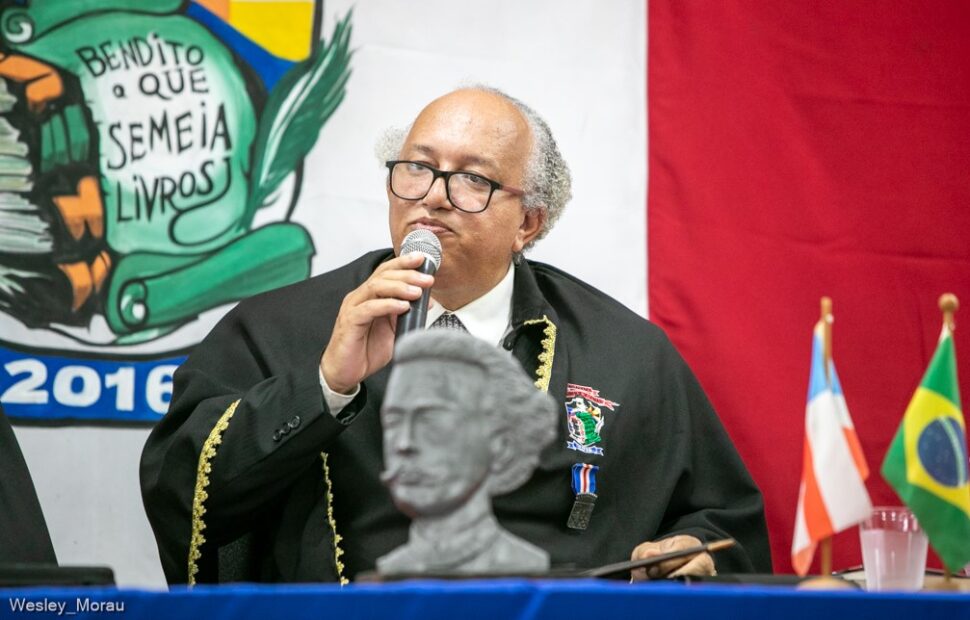 Academia Teixeirense de Letras realizou sessão final de 2024 com homenagens e lançamentos de livros