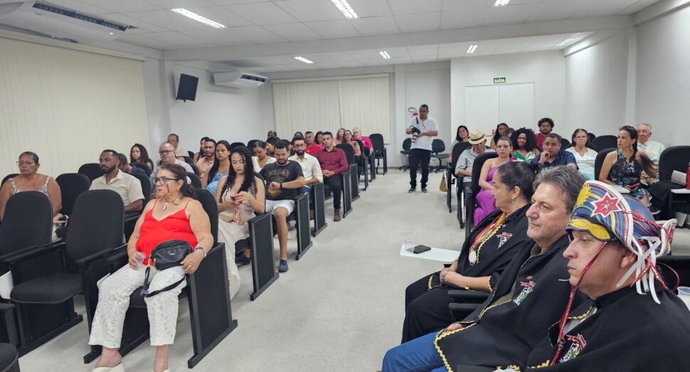 Academia Teixeirense de Letras realizou sessão final de 2024 com homenagens e lançamentos de livros