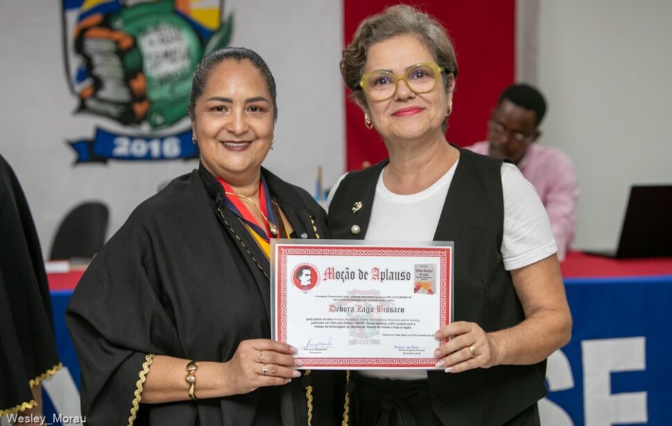 Academia Teixeirense de Letras realizou sessão final de 2024 com homenagens e lançamentos de livros