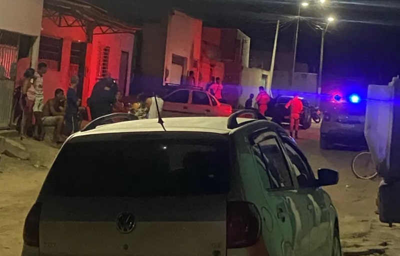 Mulher é assassinada a tiros dentro de casa em Teixeira de Freitas