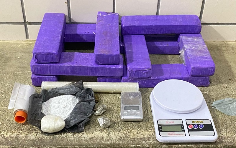 Polícia Militar apreende mais de 8 quilos de drogas em Teixeira de Freitas 1 Polícia Militar apreende mais de 8 quilos de drogas em Teixeira de Freitas