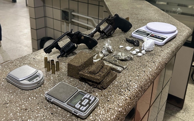 Operação da RONDESP termina com apreensão de armas, drogas e 2 pessoas mortas em Teixeira de Freitas