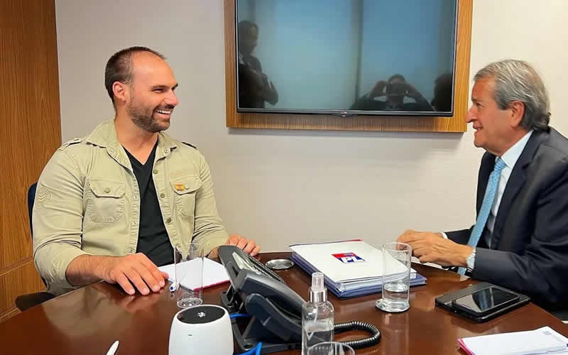 PL se manifesta após Eduardo Bolsonaro anunciar 'autoexílio' 1 PL se manifesta após Eduardo Bolsonaro anunciar 'autoexílio'