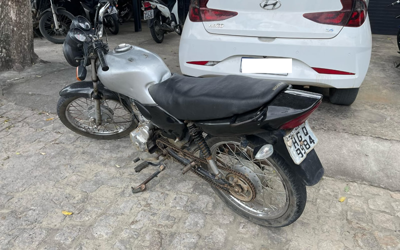 Polícia Militar apreende moto com sinais adulterados e recupera veículo furtado em Teixeira de Freitas 1 Polícia Militar apreende moto com sinais adulterados e recupera veículo furtado em Teixeira de Freitas