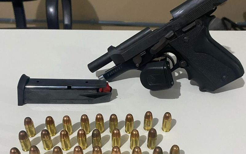 Suspeito é preso transportando pistola de Nova Viçosa para Teixeira de Freitas 1 Suspeito é preso transportando pistola de Nova Viçosa para Teixeira de Freitas