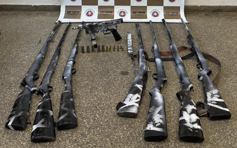 PM apreende 8 armas, munições, carregadores e droga em Ilhéus 1 PM apreende 8 armas, munições, carregadores e droga em Ilhéus