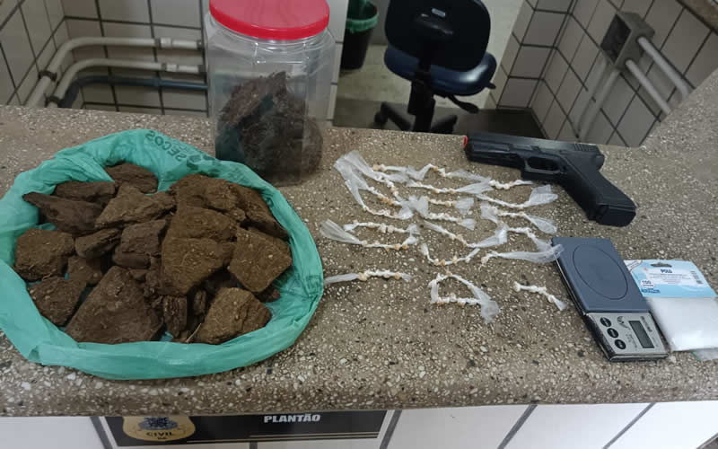 PM apreende drogas e prende suspeito durante o fim de semana em Teixeira de Freitas