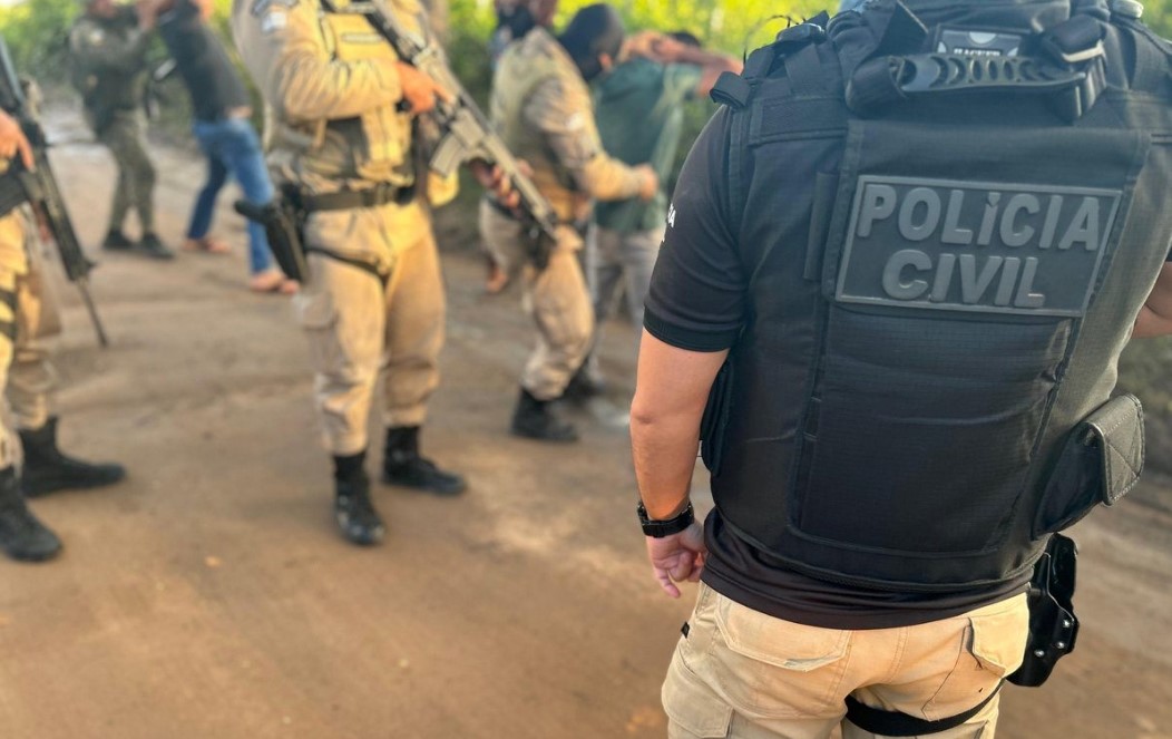 Operação da polícia resulta em 5 mortos, três presos e arsenal de armas apreendido em Caraíva