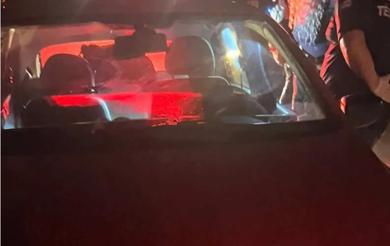 Passageiro de carro de aplicativo é executado com vários tiros na BR-101, em Teixeira de Freitas 1 Passageiro de carro de aplicativo é executado com vários tiros na BR-101, em Teixeira de Freitas