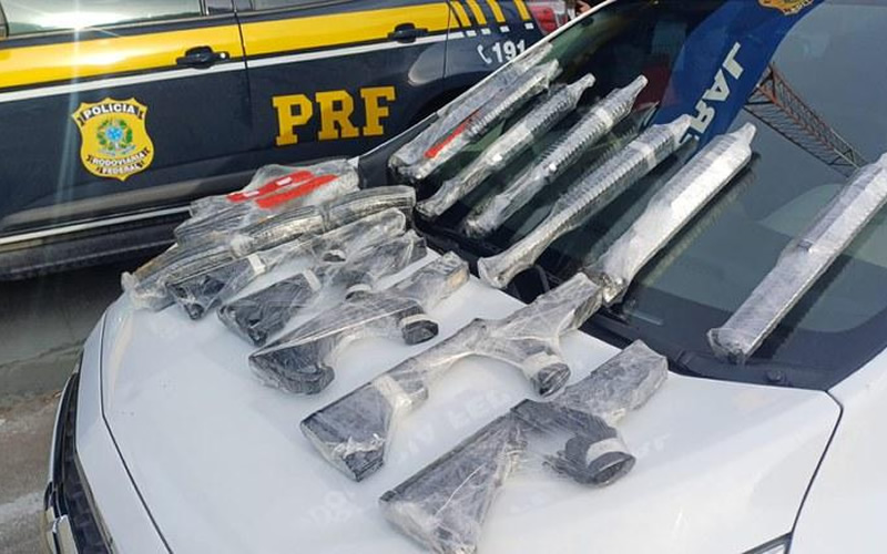 PRF apreende fuzis que estavam sendo trazidos do Rio para Porto Seguro; Assista 3 PRF apreende fuzis que estavam sendo trazidos do Rio para Porto Seguro; Assista