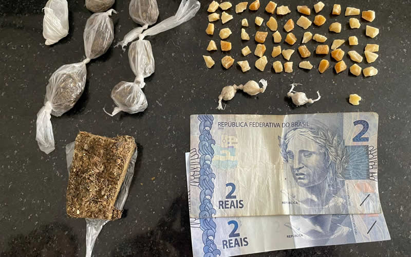PM prende suspeito de tráfico de drogas em Eunápolis 1 PM prende suspeito de tráfico de drogas em Eunápolis