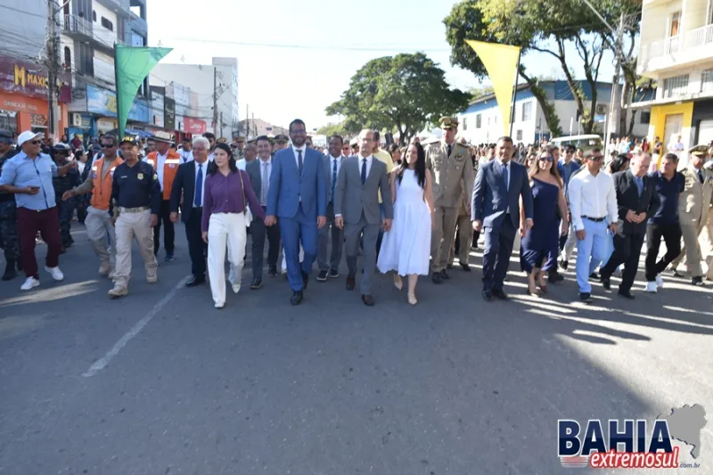 Teixeira de Freitas vive um 7 de Setembro histórico: Independência, 40 anos de emancipação e emoção na avenida 3 Teixeira de Freitas vive um 7 de Setembro histórico: Independência, 40 anos de emancipação e emoção na avenida