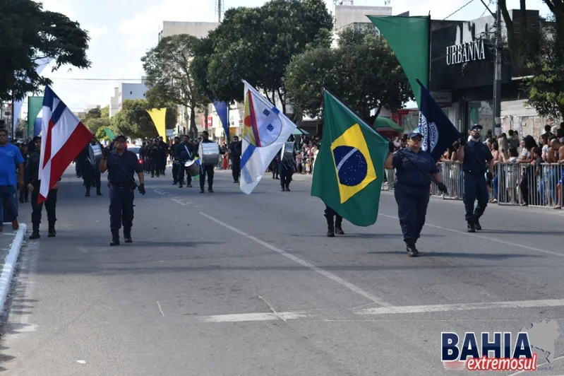 Teixeira de Freitas vive um 7 de Setembro histórico: Independência, 40 anos de emancipação e emoção na avenida 4 Teixeira de Freitas vive um 7 de Setembro histórico: Independência, 40 anos de emancipação e emoção na avenida
