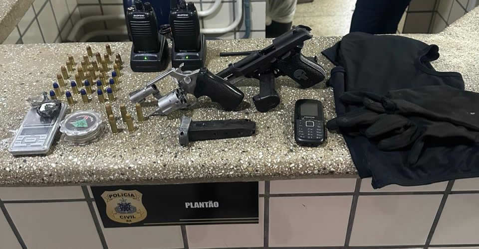 PM apreende armas, drogas e munições em Teixeira de Freitas