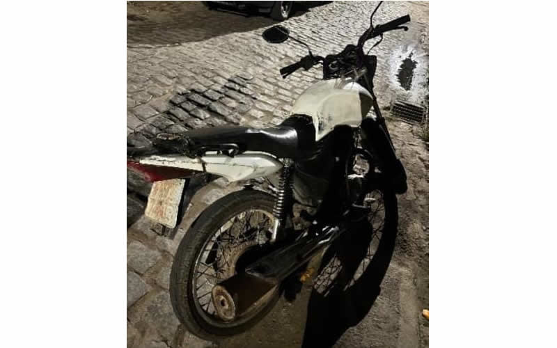 Polícia Militar recupera veículo com restrição de furto/roubo em Itagimirim