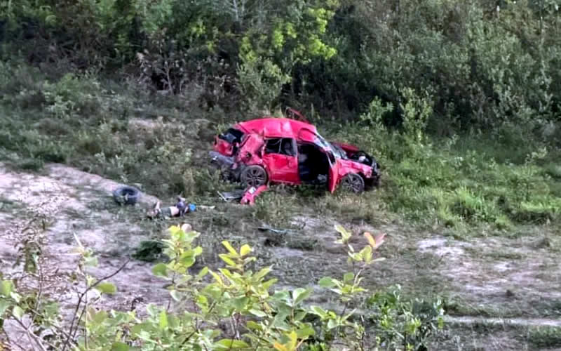 Um morto e quatro feridos em acidente na BR-101, perto de Teixeira de Freitas 1 Um morto e quatro feridos em acidente na BR-101, perto de Teixeira de Freitas