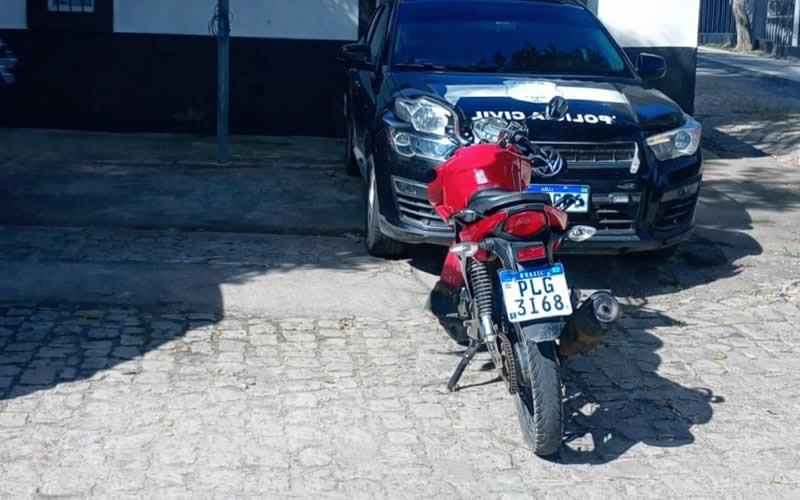 Polícia Militar prende homem e recupera motocicleta com restrição em Teixeira de Freitas