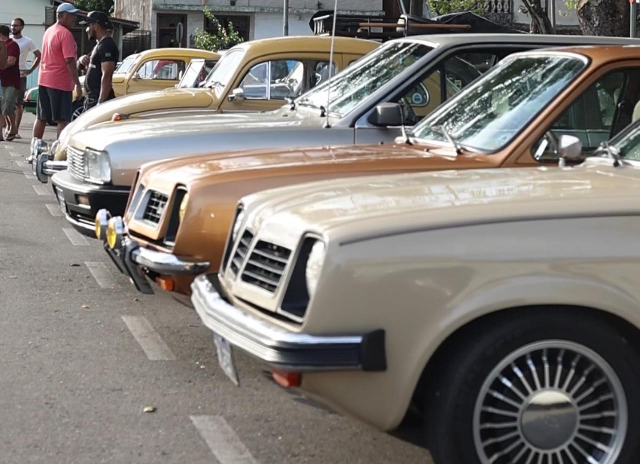 Mucuri encanta o público e brilha no tempo com o 1º Encontro de Carros Antigos