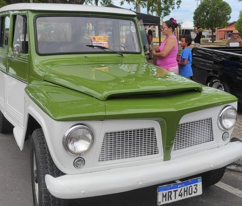 Mucuri encanta o público e brilha no tempo com o 1º Encontro de Carros Antigos
