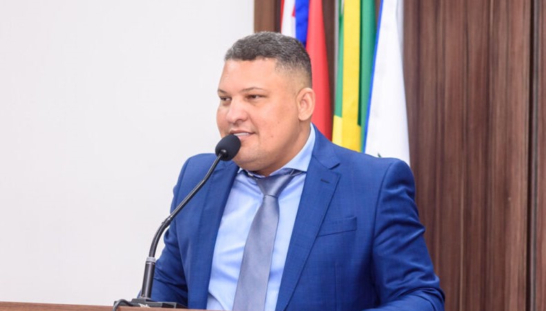 Jonatas Santos derrota grupo do prefeito e é reeleito presidente da Câmara Municipal de Teixeira de Freitas 4 Jonatas Santos derrota grupo do prefeito e é reeleito presidente da Câmara Municipal de Teixeira de Freitas