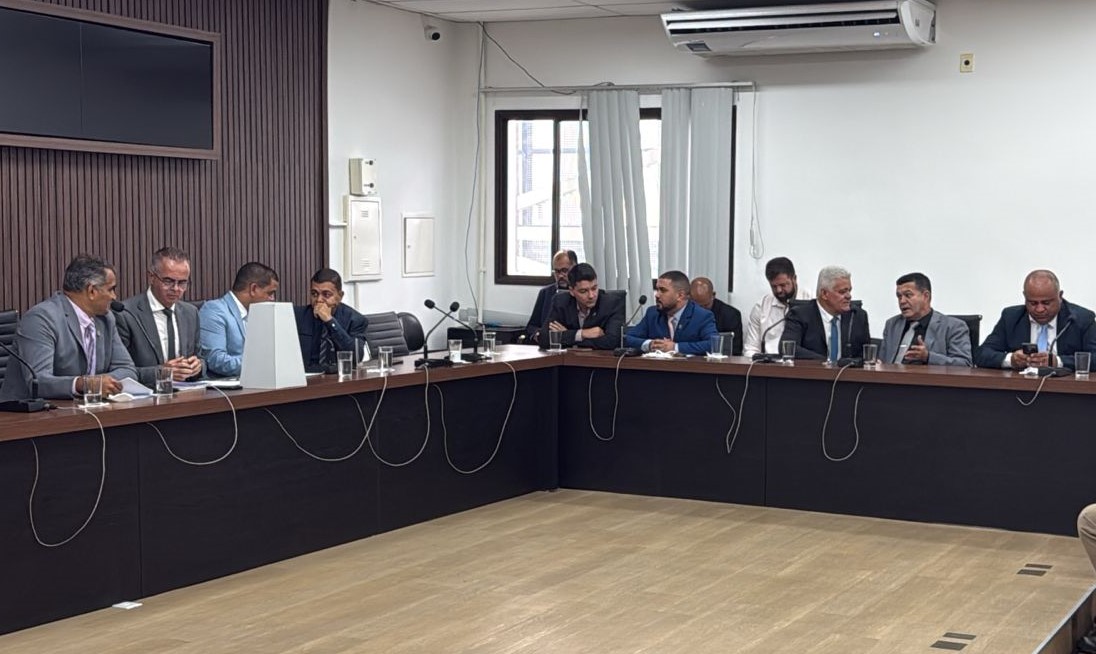 Jonatas Santos derrota grupo do prefeito e é reeleito presidente da Câmara Municipal de Teixeira de Freitas 1 Jonatas Santos derrota grupo do prefeito e é reeleito presidente da Câmara Municipal de Teixeira de Freitas