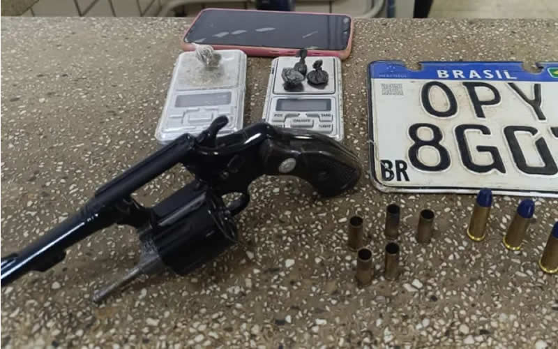 Suspeito de tráfico de drogas morre em confronto com a polícia em Teixeira de Freitas