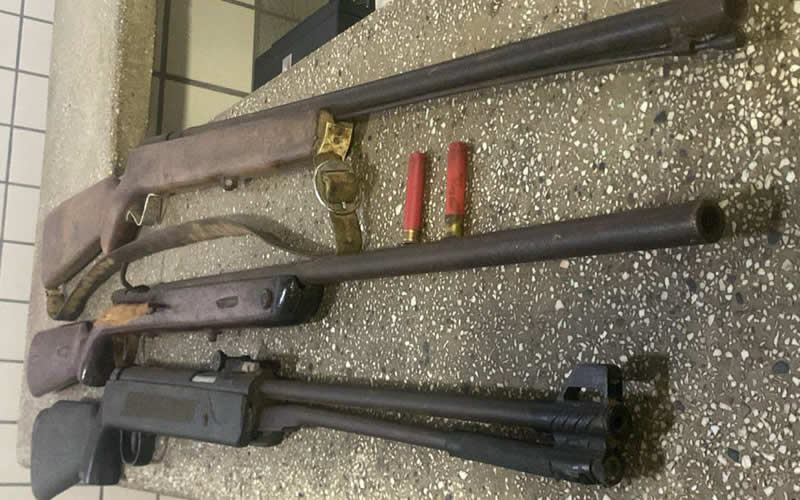 Polícia Militar prende homem com três armas de fogo em de Teixeira de Freitas 1 Polícia Militar prende homem com três armas de fogo em de Teixeira de Freitas