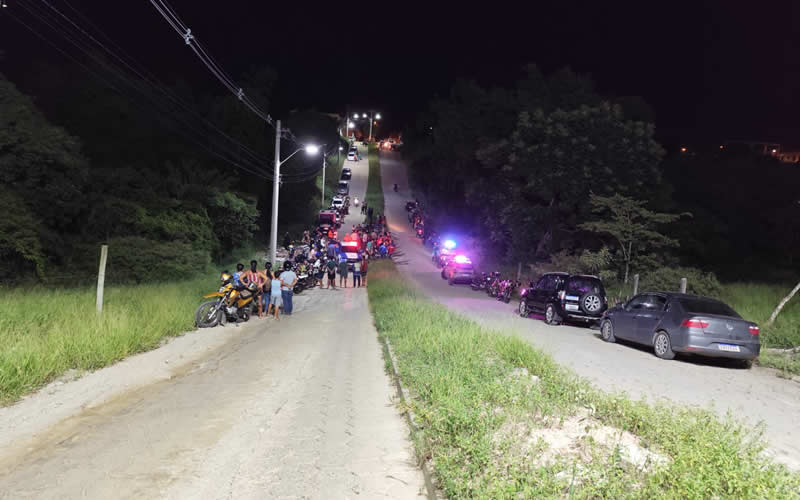 Delegado não descarta nenhuma hipótese para a morte de mototaxista em Teixeira de Freitas; ouça 1 Delegado não descarta nenhuma hipótese para a morte de mototaxista em Teixeira de Freitas; ouça