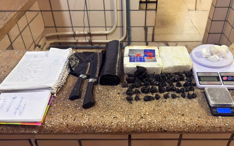 Polícia apreende mais de 1,2 kg de cocaína em Teixeira de Freitas 1 Polícia apreende mais de 1,2 kg de cocaína em Teixeira de Freitas