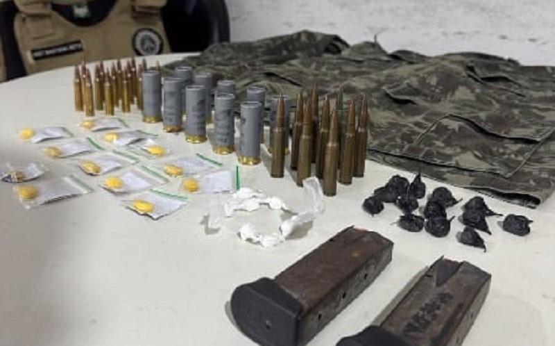Polícia Militar apreende drogas sintéticas, cocaína e munições de fuzil durante operação em Alcobaça 1 Polícia Militar apreende drogas sintéticas, cocaína e munições de fuzil durante operação em Alcobaça