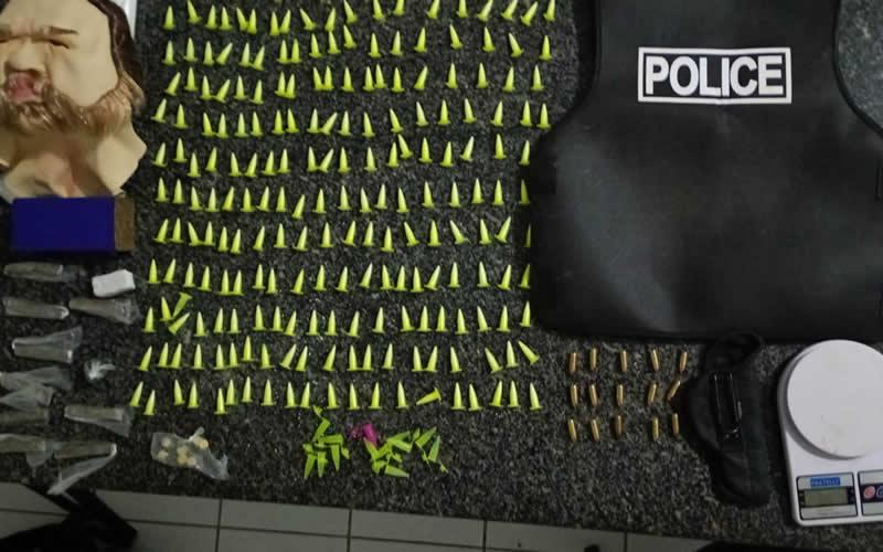 Polícia Militar fecha ponto de distribuição de drogas no interior de Vereda 1 Polícia Militar fecha ponto de distribuição de drogas no interior de Vereda
