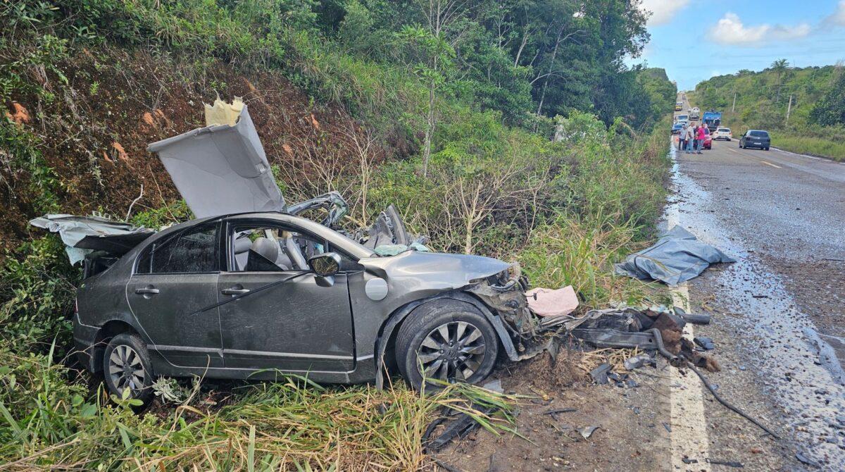 Colisão frontal entre Honda Civic e Caminhão carregado de café deixa motorista morto na BA-698 em Mucuri 1 Colisão frontal entre Honda Civic e Caminhão carregado de café deixa motorista morto na BA-698 em Mucuri
