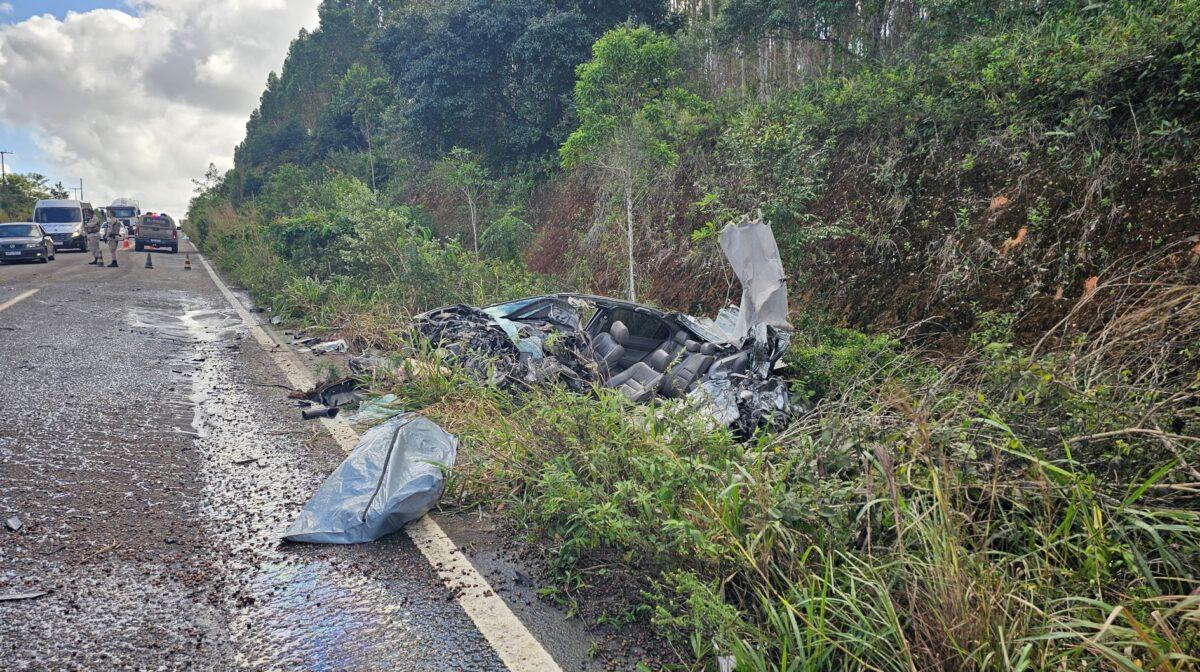 Colisão frontal entre Honda Civic e Caminhão carregado de café deixa motorista morto na BA-698 em Mucuri 2 Colisão frontal entre Honda Civic e Caminhão carregado de café deixa motorista morto na BA-698 em Mucuri