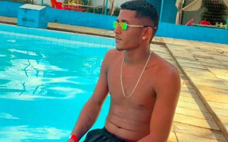 Jovem é surpreendido e morto a tiros enquanto trafegava de bicicleta em Itabela 1 Jovem é surpreendido e morto a tiros enquanto trafegava de bicicleta em Itabela