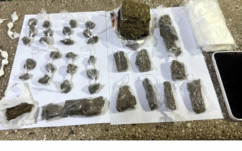 Polícia Militar apreende drogas e conduz adolescente em Teixeira de Freitas 1 Polícia Militar apreende drogas e conduz adolescente em Teixeira de Freitas