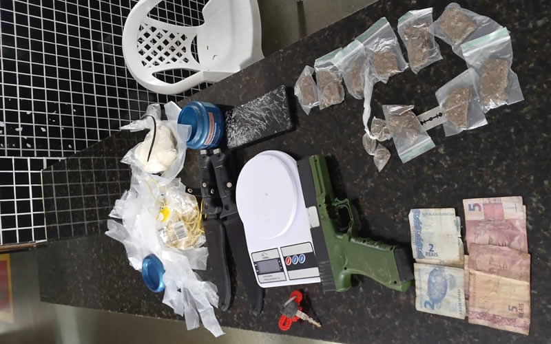 Polícia Militar apreende drogas e materiais relacionados ao tráfico em Itamaraju 1 Polícia Militar apreende drogas e materiais relacionados ao tráfico em Itamaraju